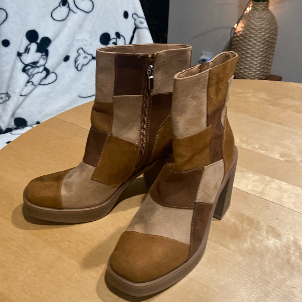 Universal Thread patchwork platform boots.